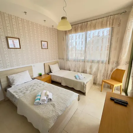 Near The Sea Danaos 2 2bd, 2bath Sea View アパート